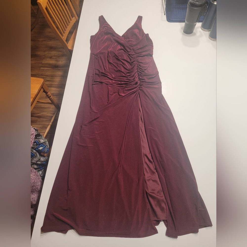 DB Studio Bridesmaid Dress in Wine Sz 20